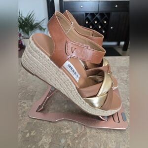 Vionic Womens Saratoga Espadrille Sandals.  Size 10
